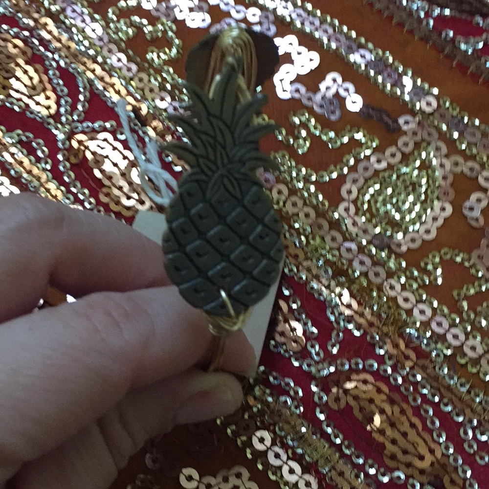 🍍Gold tone wire wrapped Pineapple bangle bracelet - Picture 4 of 8